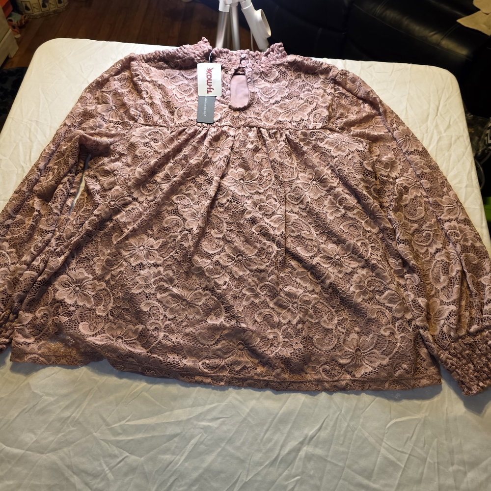 Cable&gauge....Elegant Pink Lace Top